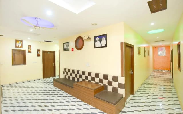 OYO Flagship 5375 Hotel White House