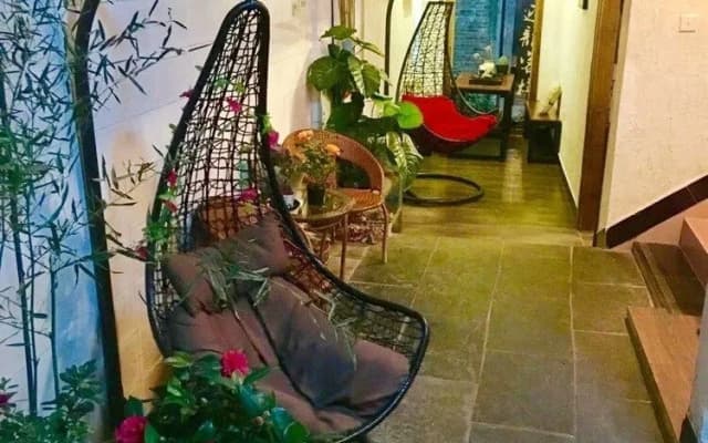 Fenghuang Little Bear Family Guest House