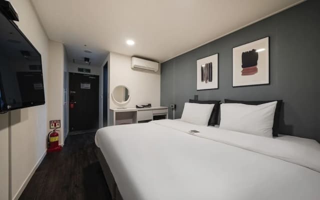 Myeongdong Young Inn Hotel