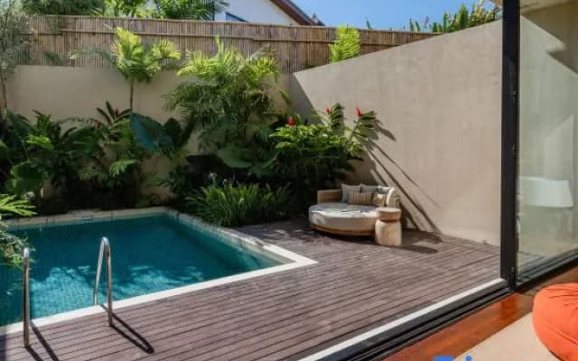 Modern Villa with Rooftop Pool, 500m to Berawa Beach
