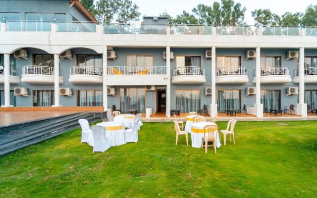Cloud Mist Resort and Spa