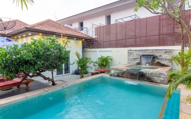 Seaside Villa 2 Pools beach at 50m