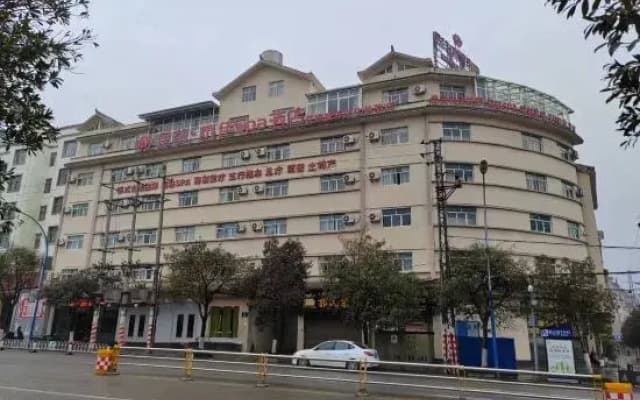 Luoping Golden Valley Taijia SPA Hotel