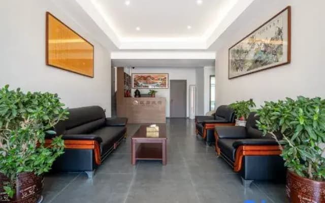 Nuanju Homestay (Hanzhong High-Speed Railway Station)