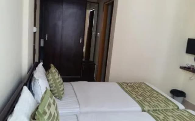 Suvarna Compact