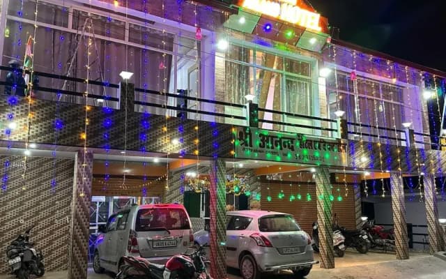 Shri Anand Hotel Berinag