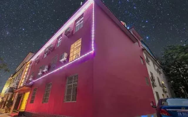 Jinchun Electronic Sports Hotel Lijiang