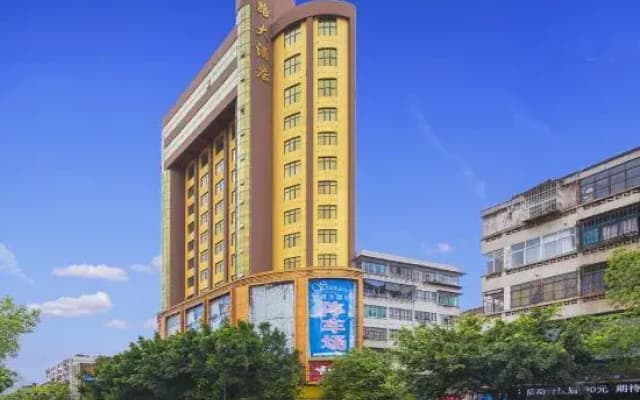 Chuxiong Xinlu Cloud Hotel
