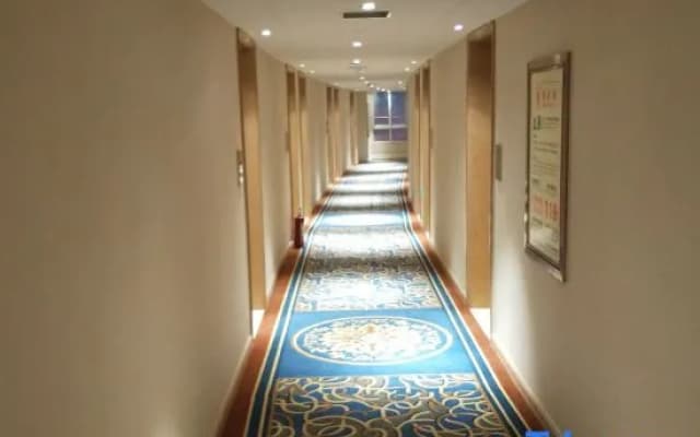 Vienna Hotel (Zhengzhou navigation square subway station store)