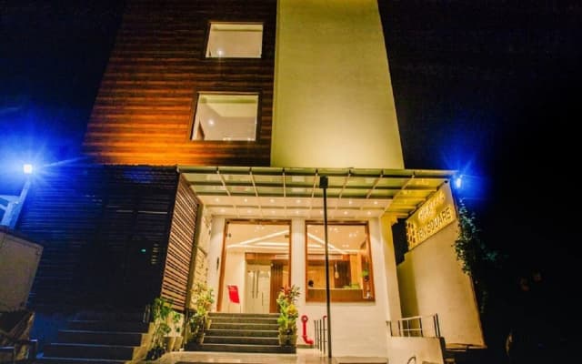 HOTEL TEN SQUARE - 5 Minutes from The Taj Mahal