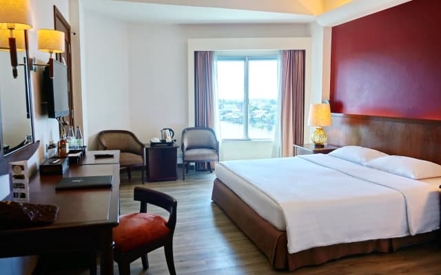Krungsri River Hotel