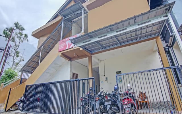 Oyo 91268 Homestay Bu Erma Syariah