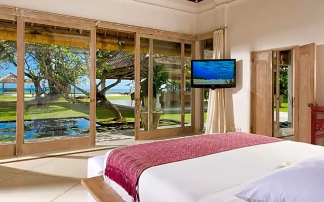 Villa Atas Ombak