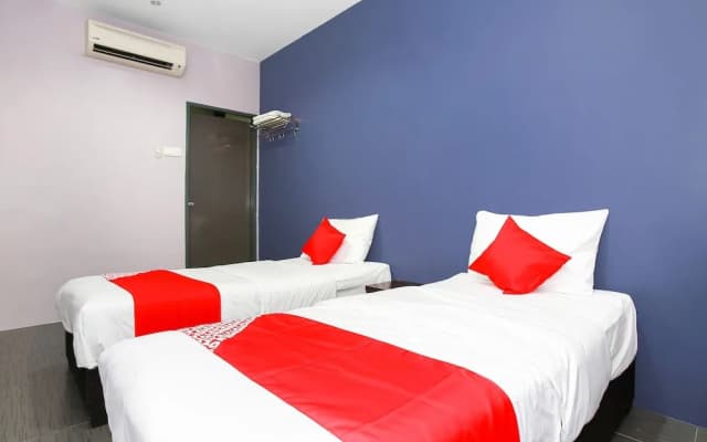 De Hotel by OYO Rooms