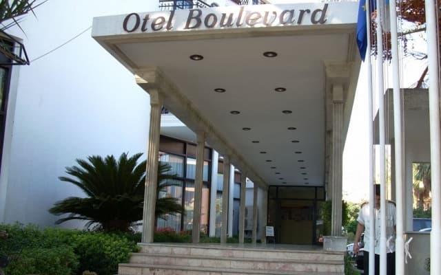 Boulevard Hotel