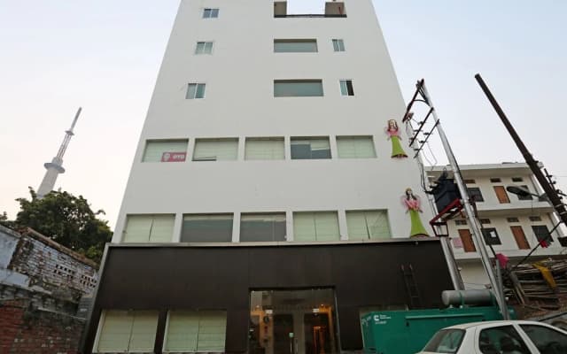 OYO Flagship 120 Gupta Inn Cantonment