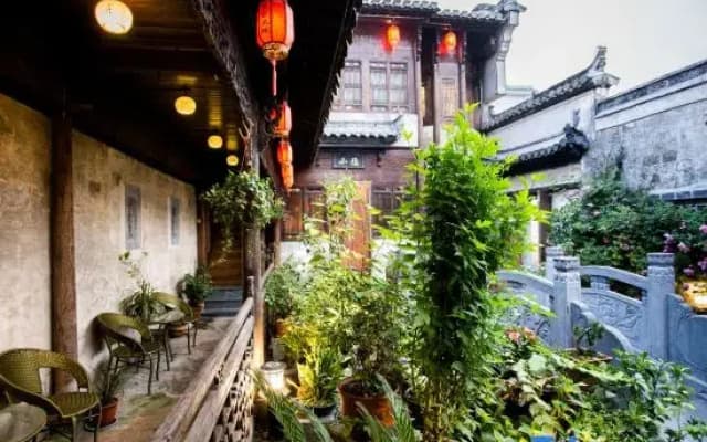Fan's Courtyard Hostel