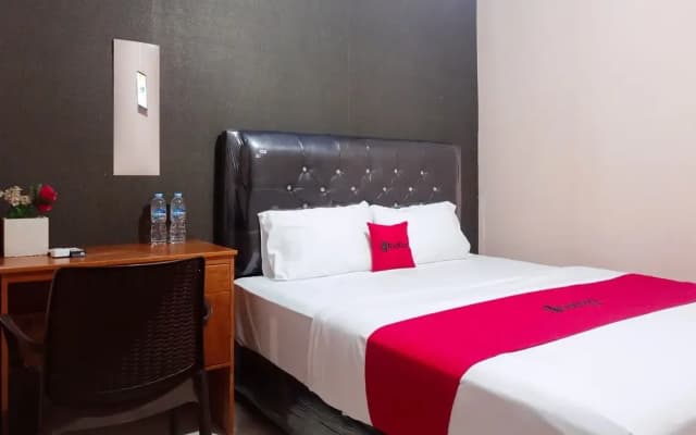 RedDoorz @ Hotel Island Bengkulu