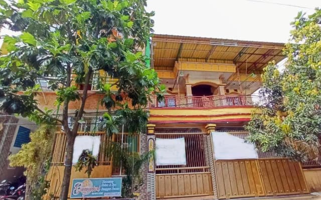 OYO 3727 Homestay Gayatri Sawojajar