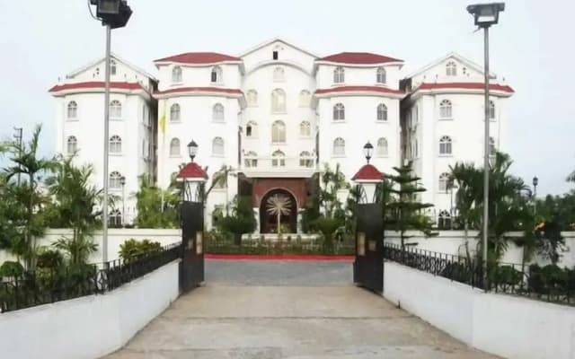 Hotel East Palace