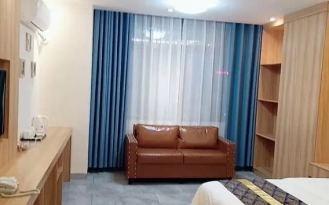 Shell Hotel (Ledong Huangliu Bus Station Store)