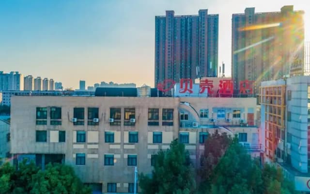 Shell Hotel Zhenjiang Danyang Baibaiban People Square