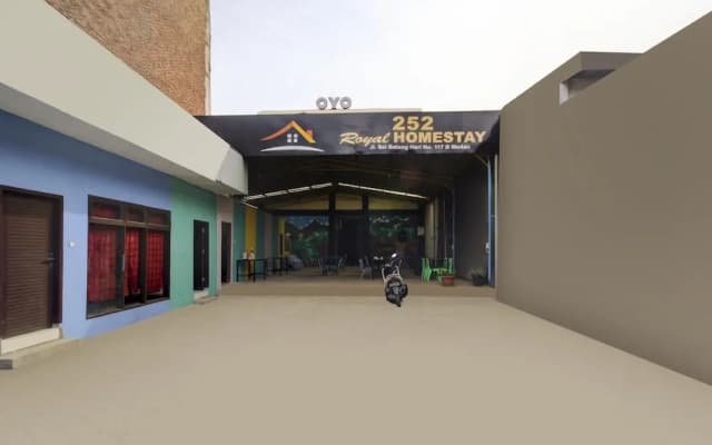 252 Royal Homestay By OYO