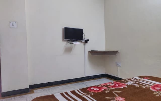 Hotel Leela Nikunj