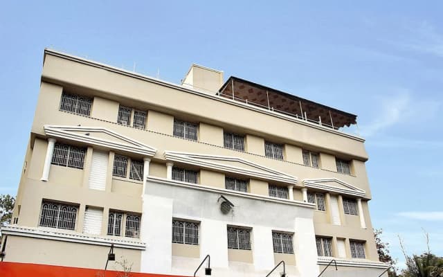 OYO 10678 Hotel Nandanvan