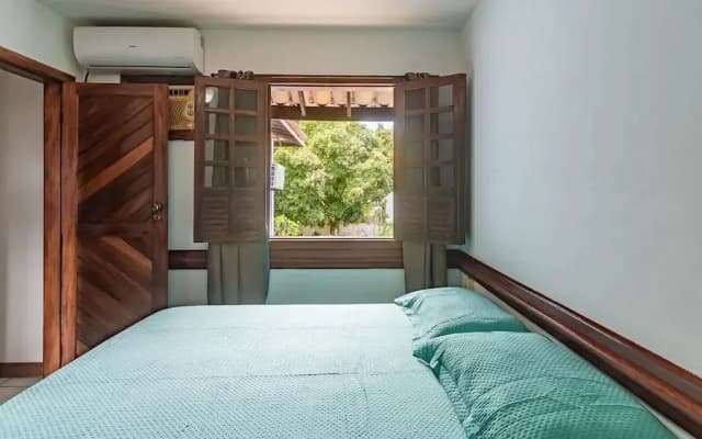 Casa com Piscina a 300m da Praia de Taperapu