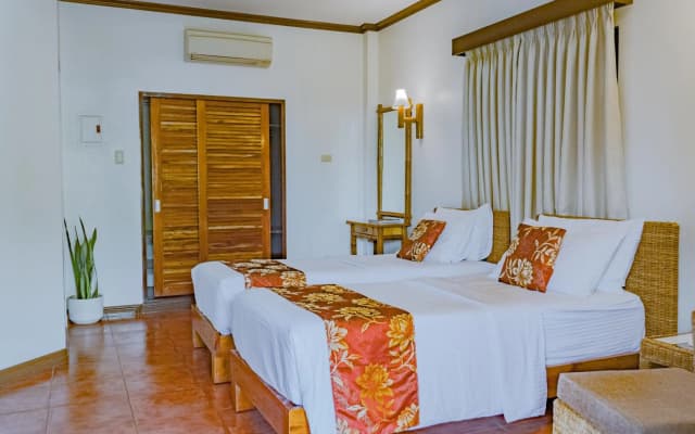 Pura Vida Beach & Dive Resort