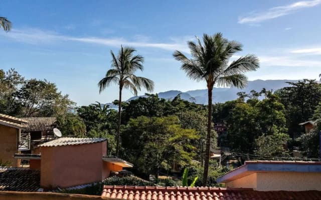 Casas com jacuzzi e churrasqueira a 500 metros da Praia do Perequê na Ilhabela