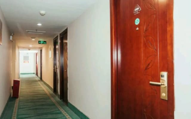 Seven Days Preferred Hotel (Handan Railway Station Handan Road)