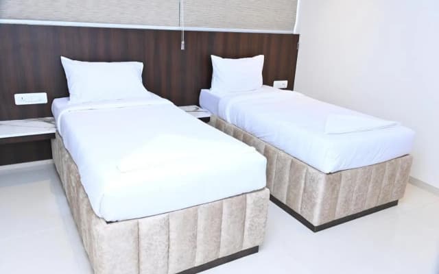 Grand Manor Suites