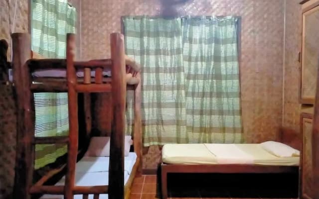 Jjs Backpackers Village