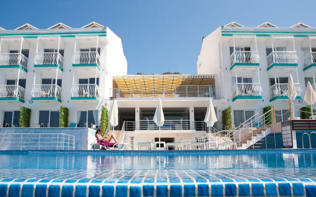 Tropical Deluxe Hotel