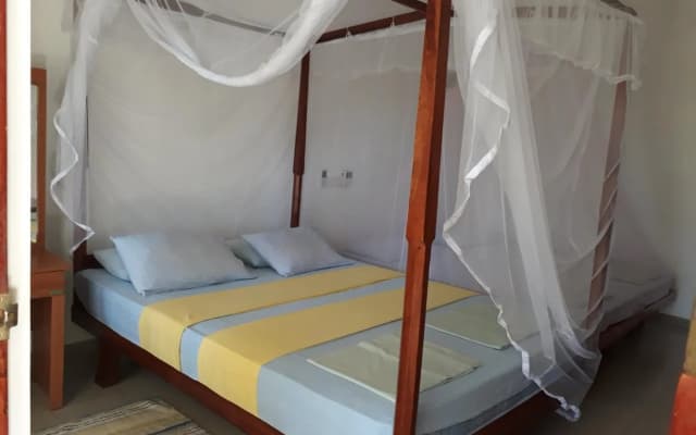 Traveller's Home Hotel