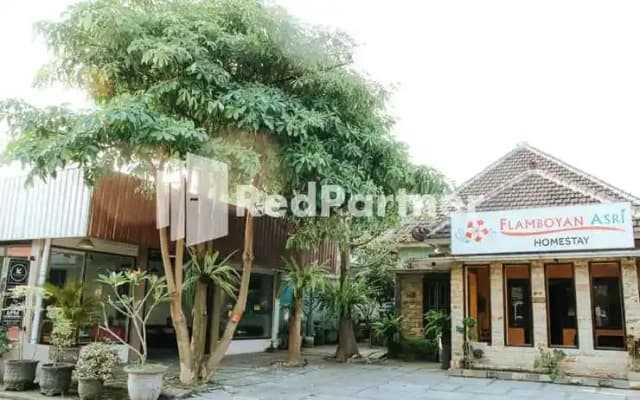 Flamboyan Asri Syariah Mitra RedDoorz Near Kampung Inggris Pare
