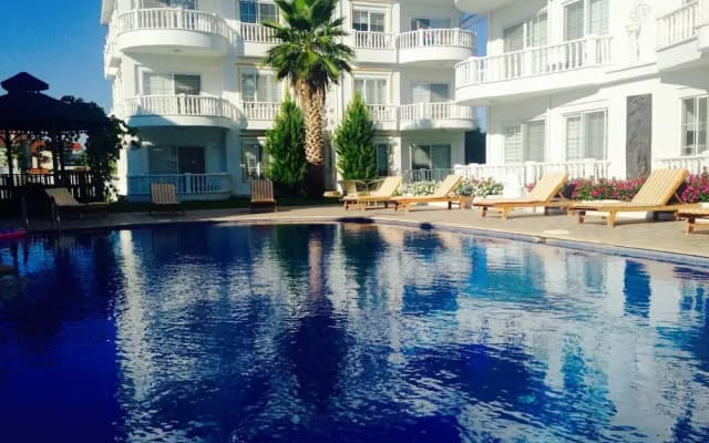 Belka Golf Residence Delux apt. Poolside