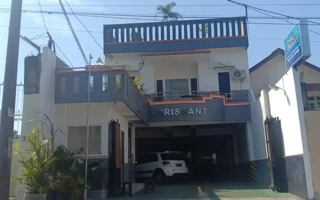 Chrissant Hotel