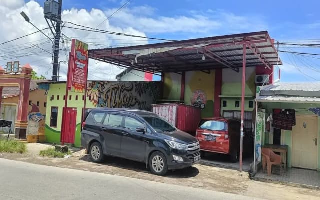 OYO 93875 Tifar House Near Lapangan Raja-raja