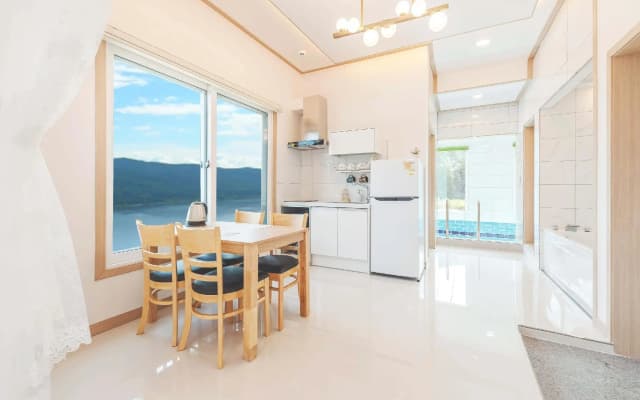 Gapyeong Ribbon Poolvilla Pension