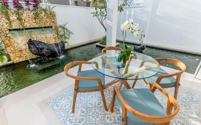 Villa Royal Canggu Secluded 6BR Luxury Walking Distance to Echo Beach