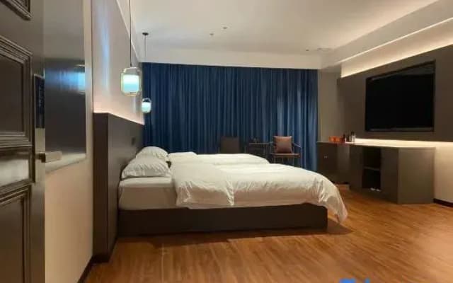 Qinyang Water Cube Hot Spring Hotel