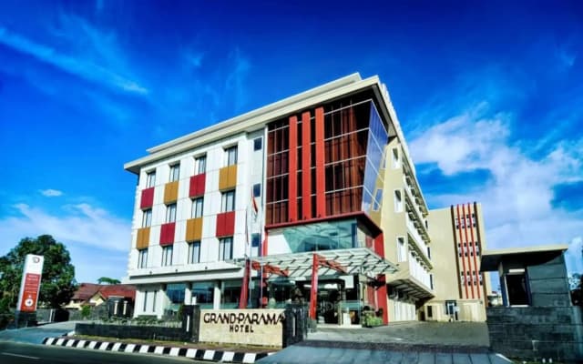 Grand Parama Hotel