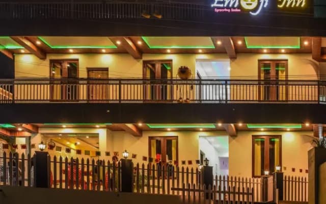Hotel Emoji Inn