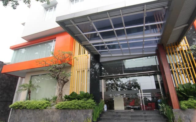 ZEN Premium Near Rumah Mode