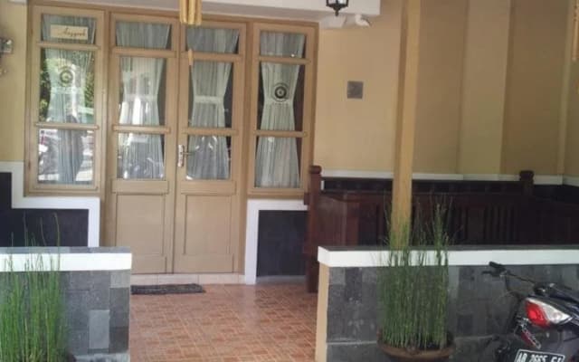 Ndalem Suratin Guesthouse