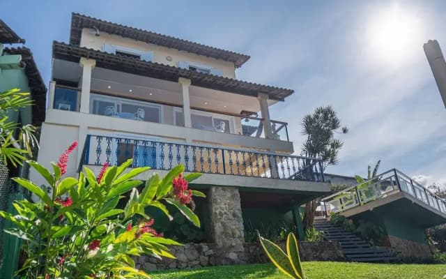 Magnífica casa com praia particular em Angra