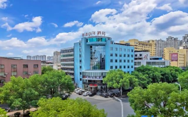Fuyang Jia Centennial Hotel (Shenlong Branch)